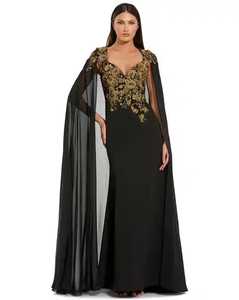 Robe de cocktail sirène longue noire et or à motifs floraux en relief avec manches cape détachables, col en V, taille haute et sequins - Product Image 3