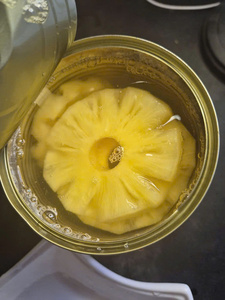 Ananas en conserve Vdelta de haute qualité, en anneaux et morceaux entiers, dans un sirop léger, 0,425 kg, 45 % d'humidité, durée de conservation de 2 ans, Mme Diana - Product Image 2