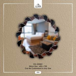 Espejo decorativo moderno diseñado para ser un punto focal llamativo en cualquier espacio de vida contemporáneo. - Product Image 3