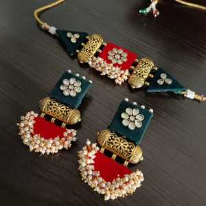 Conjunto de Collar Hecho a Mano con Tela Verde y Roja, Pendientes de Flores Kundan con Cuentas Dholki, Joyería Étnica, Collares de Moda - Product Image 1