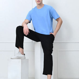 T-shirt en coton bleu clair à col rond et manches courtes pour homme, coupe classique, tricot jersey décontracté, couleur unie, design respirant - Product Image 5