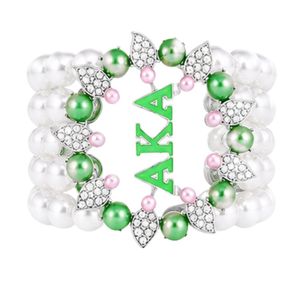 Bracelet 5 brins en perles blanches pour femme, bijou de mode élégant, bracelet perlé superposé avec accent vert, accessoire décoratif - Product Image 1