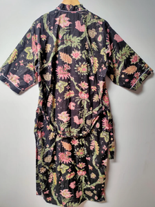 ชุดกิโมโนลายพิมพ์บล็อกการ์ตูนสำหรับผู้หญิง ผ้าฝ้าย 100% ชุดนอนฤดูร้อน ทำมือ ODM คอวี เอวยางยืด ยาวถึงเข่า เนื้อผ้านุ่ม ระบายอากาศได้ดี - Product Image 2