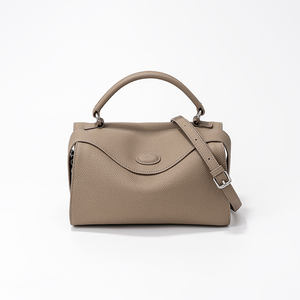 Wholesale Customizable High Quality Single <b>Strap</b> Genuine Leather Ladies <b>Shoulder</b> Crossbody Tote Bags Open Zipper Closure - Product Image 1