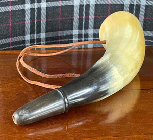 Cuerno Vikingo Ecológico Hecho a Mano en India con Acabado Pulido y Sonido Auténtico para Festivales - Product Image 2