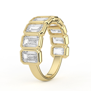 Bague en or jaune massif avec diamant de laboratoire taille émeraude, sertie de cinq pierres en sertissage complet, style capsule architecturale, bijou de bagues empilables - Product Image 3