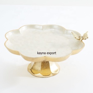 Support à gâteau en métal doré avec plateau en bois - Product Image 5