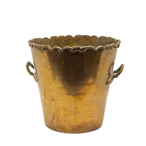 Hielera de Latón Macizo de Diseño Moderno con Acabado Dorado, Enfriador de Vino para el Hogar, Hotel o Bar, con Asa - Product Image 1