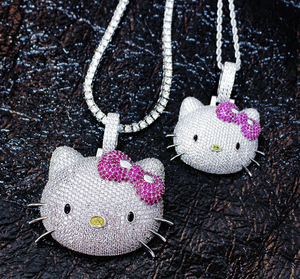 Colgante de Moissanita Hello Kitty con Incrustaciones de Circonitas, Bañado en Plata, Engaste de Garra, Corte Brillante Redondo, Joyería para Fiestas - Product Image 4