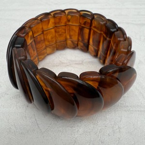Brazalete de Resina Moderno Color Ámbar con Diseño de Corte Exquisito, Regalo Promocional Novedoso - Product Image 3