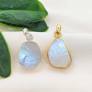 Colgante de Piedra Lunar Arcoíris en Bruto con Engaste, Hecho a Mano, Amuleto de Piedra de Nacimiento Chapado en Oro, Joyería de Cristal Curativo, Amuletos en Bruto de 10-12mm - Product Image 1