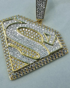 Colgante de Plata 925 con Logotipo de Letra Personalizado, con Incrustaciones de Moissanita VVS, Estilo HipHop, con Forma de Diamante y Nombre de Rapero - Product Image 1