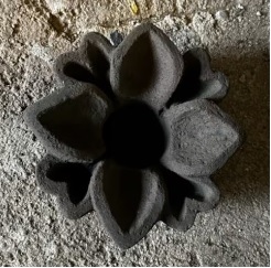 Sculpture contemporaine en grès pour extérieur, design abstrait moderne, finition sablée - Product Image 2