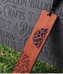 Marque-page d'angle en bois écologique personnalisé avec pompon et incrustation de coquillage sur mesure, cadeau promotionnel souvenir - Product Image 2