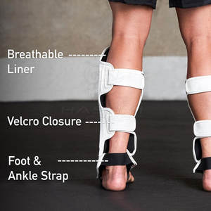 Espinilleras cómodas diseñadas para el entrenamiento, con correas flexibles, resistentes a los golpes y ajustables para un ajuste seguro. - Product Image 5