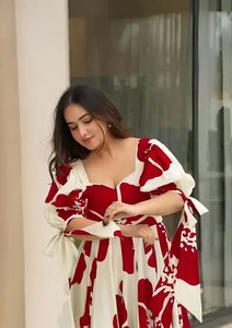 ชุดเดรสทันสมัยจากซัพพลายเออร์อินเดีย ประดับเลื่อมและลายพิมพ์ดอกไม้ดิจิทัล เหมาะสำหรับทุกโอกาสและงานปาร์ตี้ - Product Image 4