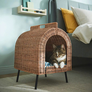Maison pour animaux de compagnie en rotin tressé à la main de style vintage, lit surélevé pour chat et chien, abri confortable en osier naturel avec pieds en métal, durable et élégant - Product Image 3