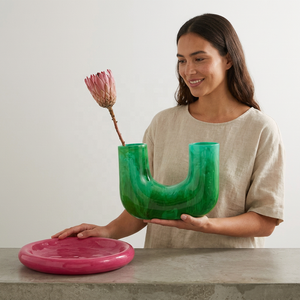 Jarrón de Resina Art Deco Moderno con Forma de Lazo y Flor - Estético, Alto, en Forma de Tubo, Hecho a Mano, Ecológico, Personalizable en Tamaño y Color para el Hogar - Product Image 1