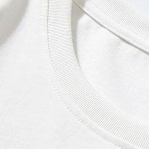 เสื้อยืดโอเวอร์ไซส์สีขาวสำหรับผู้หญิง พิมพ์ลายสีดำ คอกลม แขนสั้น ทรงหลวม ผ้าเจอร์ซีย์คอตตอน 100% - Product Image 2