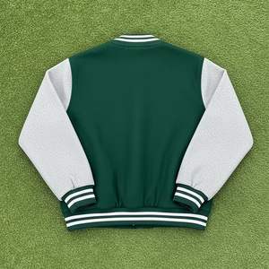 Blouson universel personnalisé avec logo du fabricant, blocs de couleur, lettres brodées, noir, hiver, fermeture à boutons, respirant, coupe ajustée, haute qualité - Product Image 6