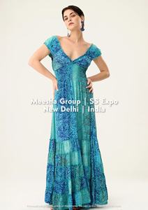 เดรสแม็กซี่เปิดไหล่สำหรับผู้หญิง พิมพ์ลายดอกไม้ สไตล์โบโฮ แต่งสม็อคด้านหลัง ทรงพลิ้วไหว เหมาะสำหรับใส่ไปทะเลในฤดูร้อน มีหลายแบบให้เลือก - Product Image 4