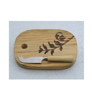 Planche à fromage en bois personnalisée avec outils de découpe, bois de manguier de haute qualité, forme ovale, best-seller, ustensiles de cuisine en bois, utilisation hôtelière - Product Image 1