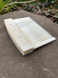 Peignes en os de qualité supérieure, peignes en os sculptés à la main, objets d'art de collection, durables, artisanaux naturels, peignes en os médiévaux à prix abordables - Product Image 1