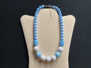 Collar de cuentas de resina azul, joyería de moda con cuentas facetadas redondas, pieza artesanal, collar de moda de resina. - Product Image 1