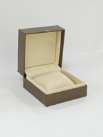 Boîte cadeau de luxe personnalisée à couvercle rabattable pour bijoux, avec insert en velours, revêtement UV artistique, gaufrage et logo en feuille d'or pour l'emballage de parures de bagues et boucles d'oreilles