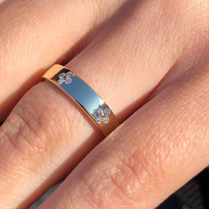Bague de fiançailles élégante en or massif avec diamant blanc taille radiant serti clos - Product Image 4