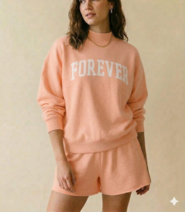 Conjunto de Top de Cuello Alto y Pantalones Cortos para Mujer, Diseñado para un Look Estético y Relajado que Combina Comodidad con Estilo Visual - Product Image 1