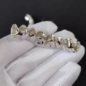 Grillz dentaire Hip Hop en argent 925 plaqué, serti de moissanite taille brillant 5 carats au total VVS, micro-incrustation, bijoux pour homme à porter au quotidien - Product Image 2