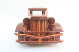 Modèle de voiture vintage en bois artisanal DUESENBERG MODEL SJ "SWEEP PANEL" PHAETON de 1933 pour souvenir, cadeau ou décoration de table - Product Image 5
