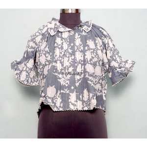 Blusa Moderna Vintage de Verano con Estampado Floral Dulce, 100% Algodón Lavable, Estilo Casual Femenino con Cuello Redondo con Volantes, Largo Regular - Product Image 1