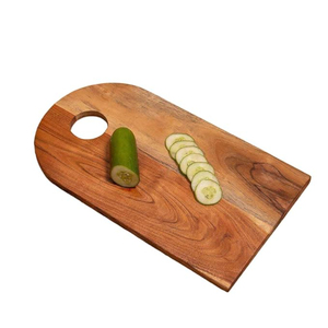 Planche à découper artisanale en bois d'olivier rustique avec poignée, écologique et antibactérienne, pour viande, légumes et fromages - Product Image 4
