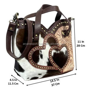 Sac fourre-tout en cuir véritable façonné à la main March Expo Western avec design à double cœur clouté, sac à bandoulière en cuir de vachette pour femme - Product Image 2