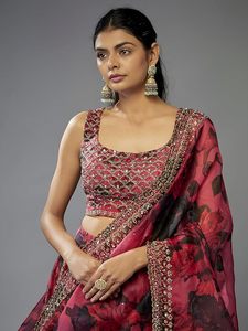 Lehenga Choli Bordado Floral Color Granate con Cuello Cuadrado, Sin Mangas, Estilo Vestido de Gala, Largo hasta el Suelo - Product Image 3