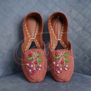 Mocassins pour femmes de haute qualité, fabriqués au Pakistan, imprimés en couleur personnalisés, faits à la main, service OEM, dessus en jute antidérapant - Product Image 3