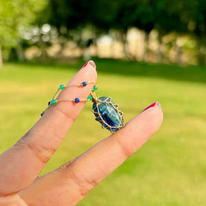 Collar con Colgante de Labradorita Azul Hecho a Mano, Cordón Dorado, Joyería Boho con Cristal Curativo - Product Image 3