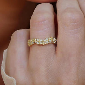 Anillo Moderno para Hombre con Diseño de Hojas, Apilable, Acabado Mate, Minimalista, con Incrustaciones de Moissanita Celestial, Textura Geométrica - Product Image 3