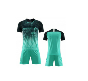 Conjunto de uniforme de fútbol con gradiente para hombre, camiseta de fútbol de manga corta con cuello en V, pantalones cortos, kit de entrenamiento de equipo personalizado, transpirable y de secado rápido - Product Image 2