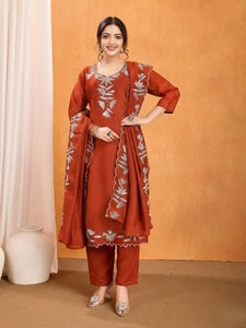 Conjunto de Salwar Kameez de Seda Naranja Rústico de Lujo con Bordado Zari Plateado, Kurta Recta, Pantalón y Dupatta para Bodas y Fiestas Indias y Pakistaníes - Product Image 4