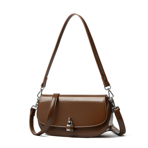 Sac à bandoulière pour femme en forme de coquille avec chaîne, fermeture à rabat en cuir, style minimaliste, poignée unique, utilisation quotidienne toutes saisons - Product Image 1