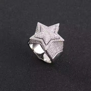 Anillo de Cóctel Unisex de Lujo AMBER JEWELS, Chapado en Rodio, Plata 925, Moissanita con Engaste de Garras, Corte Princesa, Diseño de Corona Geométrica - Product Image 1