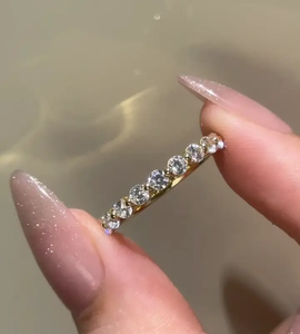 Bague de mariage classique en moissanite 925, coupe demi-rond, en argent sterling plaqué or blanc et jaune pour femmes. - Product Image 3