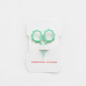 Mini tijeras de bordado con diseño de girasol, hechas de acero inoxidable de alta calidad, con cuchilla de precisión para costura y manualidades. - Product Image 1