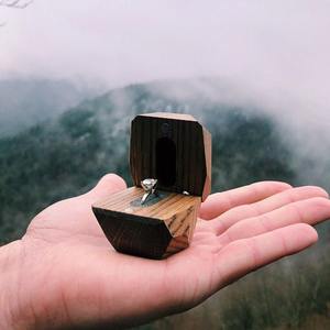 Hot Selling Elegant Box Ring Jewelry Boxes Wooden Irregular Shape Engraved Pine Wood Jewelry Box Organiser for Women's Earrings - Product Image 1