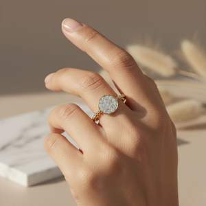 Anillo Minimalista con Engaste de Pavé y Cuentas Redondas de 0.25CTW - Product Image 6