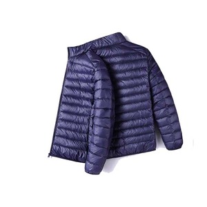 Chaqueta Acolchada para Hombre, Color Verde Oliva, Cuello Alto, Cierre de Cremallera, Ligera, Rellena de Plumón, Estilo Moderno, para Invierno - Product Image 3