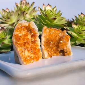 Vente en gros de petites géodes de citrine naturelle du Brésil, pierres sculptées, pierres de guérison, pierres énergétiques, art et objets de collection du Gujarat - Product Image 2